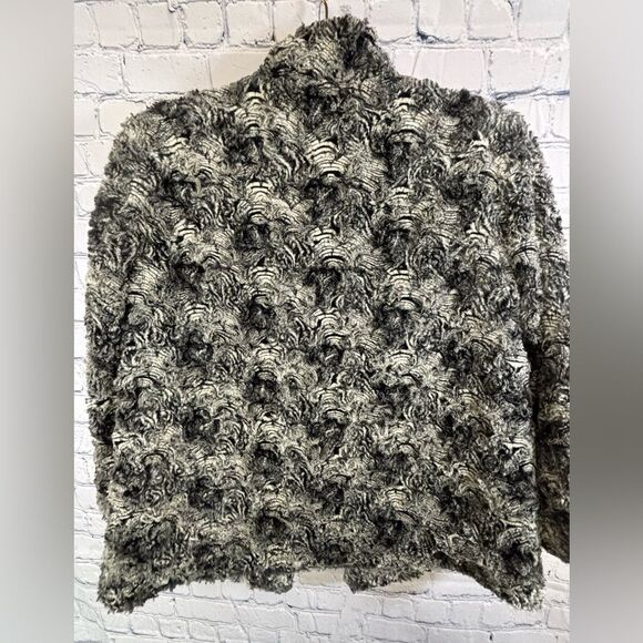 CHICO’S (1) Aimey Gray Black Cream Swirl Soft Faux Fur 3/4 Sleeve Jacket Size 8 - Picture 4 of 12